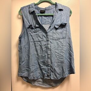 Who What Wear Light Blue Sleeveless Button Down Shirt